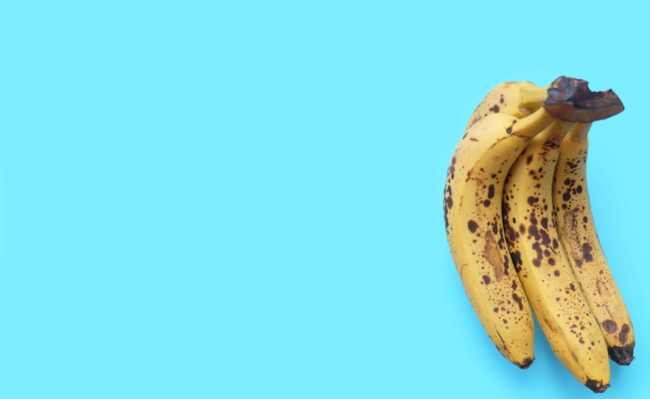 يعمل الموز على ترطيب البشرة