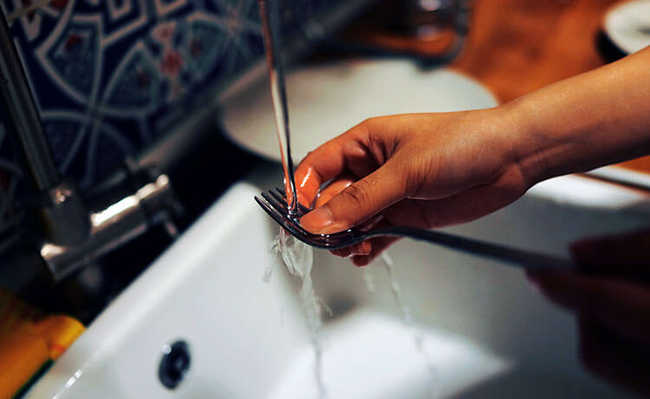 เคล็ดลับ 5 ประการในการล้างจานอย่างสะดวกสบาย มีประสิทธิภาพ และปราศจากขยะ