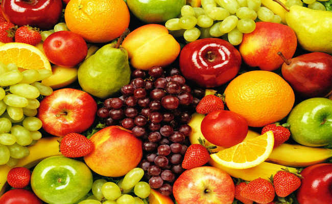 Els flavonoides són compostos presents en aliments com les fruites.