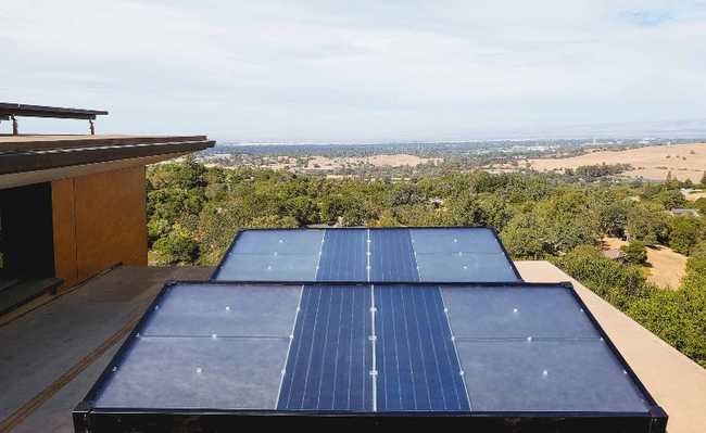 Bảng điều khiển sử dụng năng lượng mặt trời để giữ độ ẩm và sản xuất nước uống