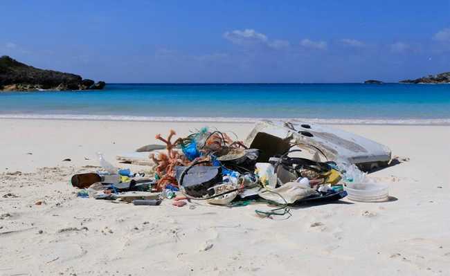 समुद्र में कचरा